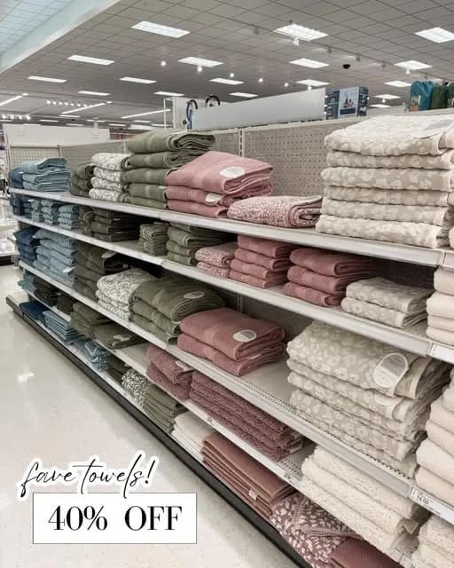 Have I influenced ALL of you to get these towels yet? β photo from Chloe Webb's Chloe's Closet post